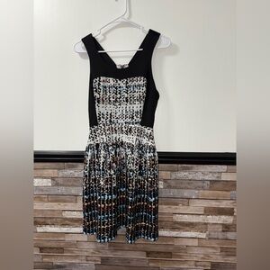 Guess Black and White Patterned Mini Dress Size 0